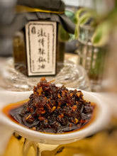 Load image into Gallery viewer, Q Taste Buddy Too Hot to Handle Chilli Oil