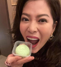 Load image into Gallery viewer, 馬來西亞 恩仔黑刺榴槤冰皮月餅