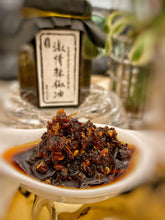 Load image into Gallery viewer, Q Taste Buddy Too Hot to Handle Chilli Oil

